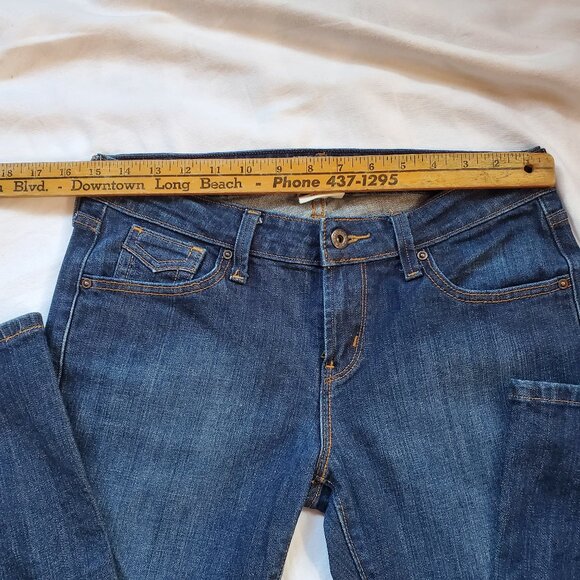 Levi's Low boot cut 545 blue jeans women's size 6 mid to darkish wash great cond - Picture 13 of 16